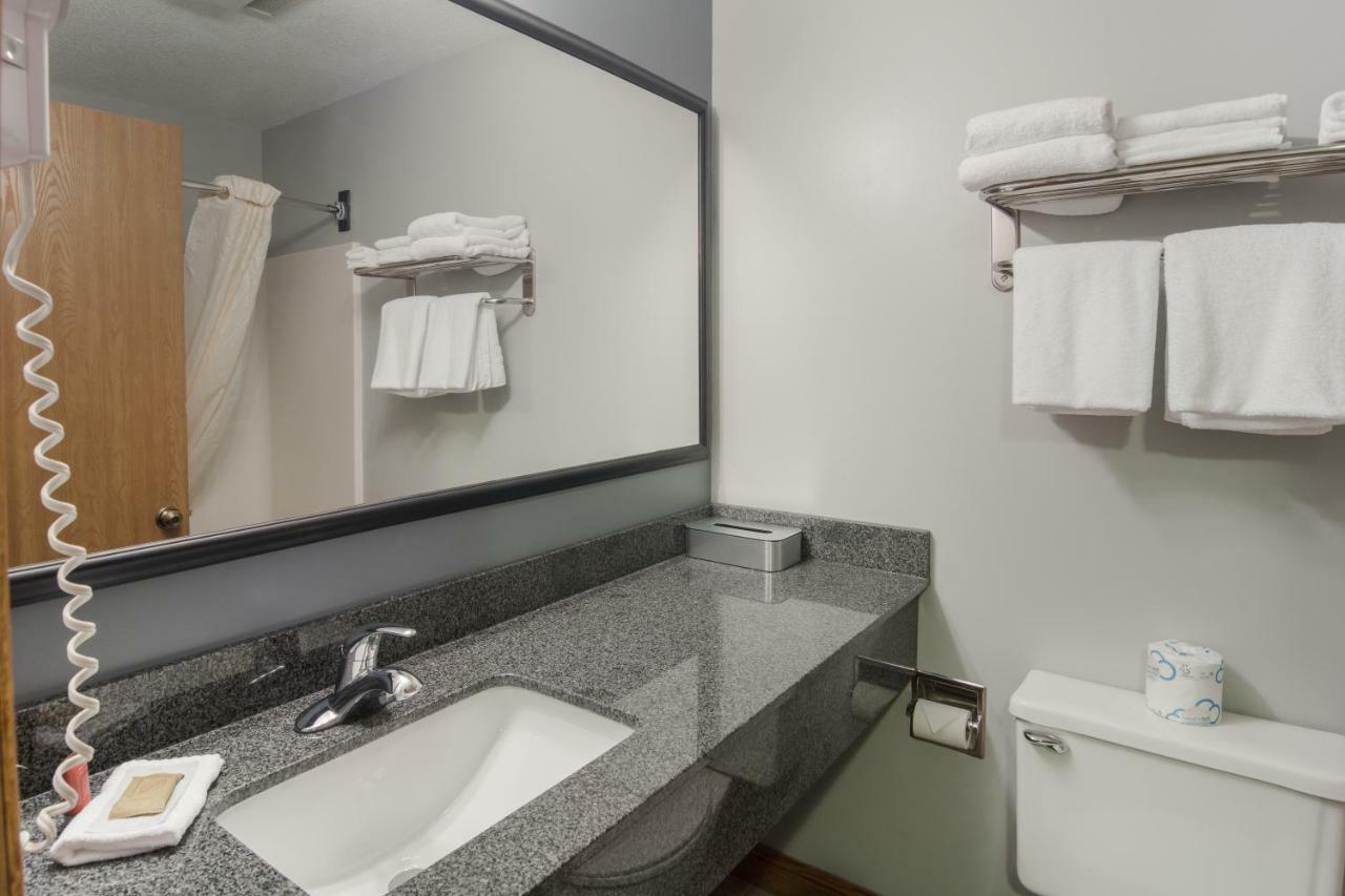 Boarders Inn & Suites By Cobblestone Hotels Superior Zewnętrze zdjęcie