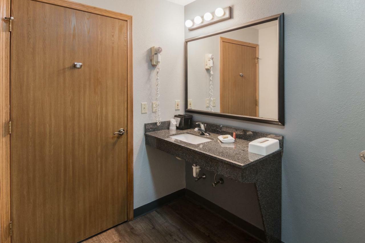 Boarders Inn & Suites By Cobblestone Hotels Superior Zewnętrze zdjęcie