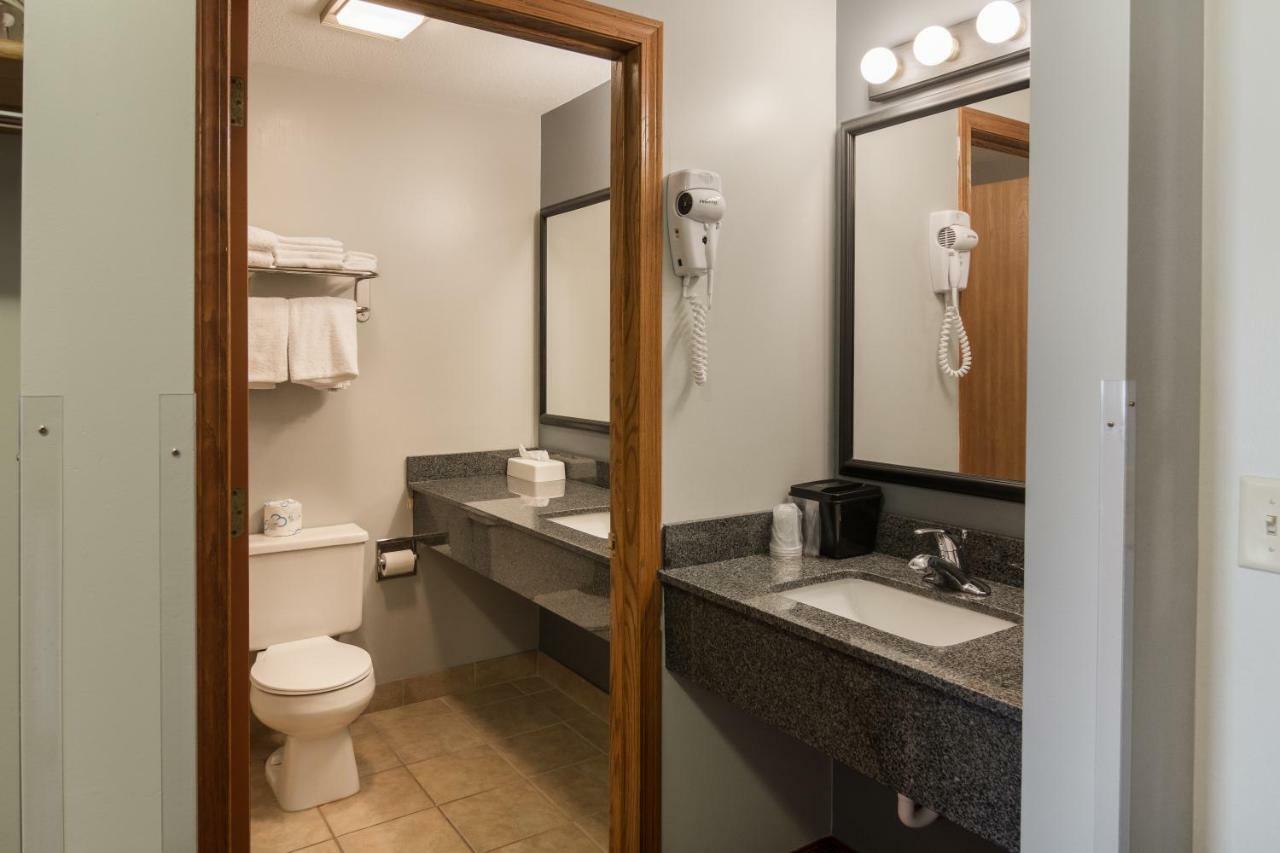 Boarders Inn & Suites By Cobblestone Hotels Superior Zewnętrze zdjęcie