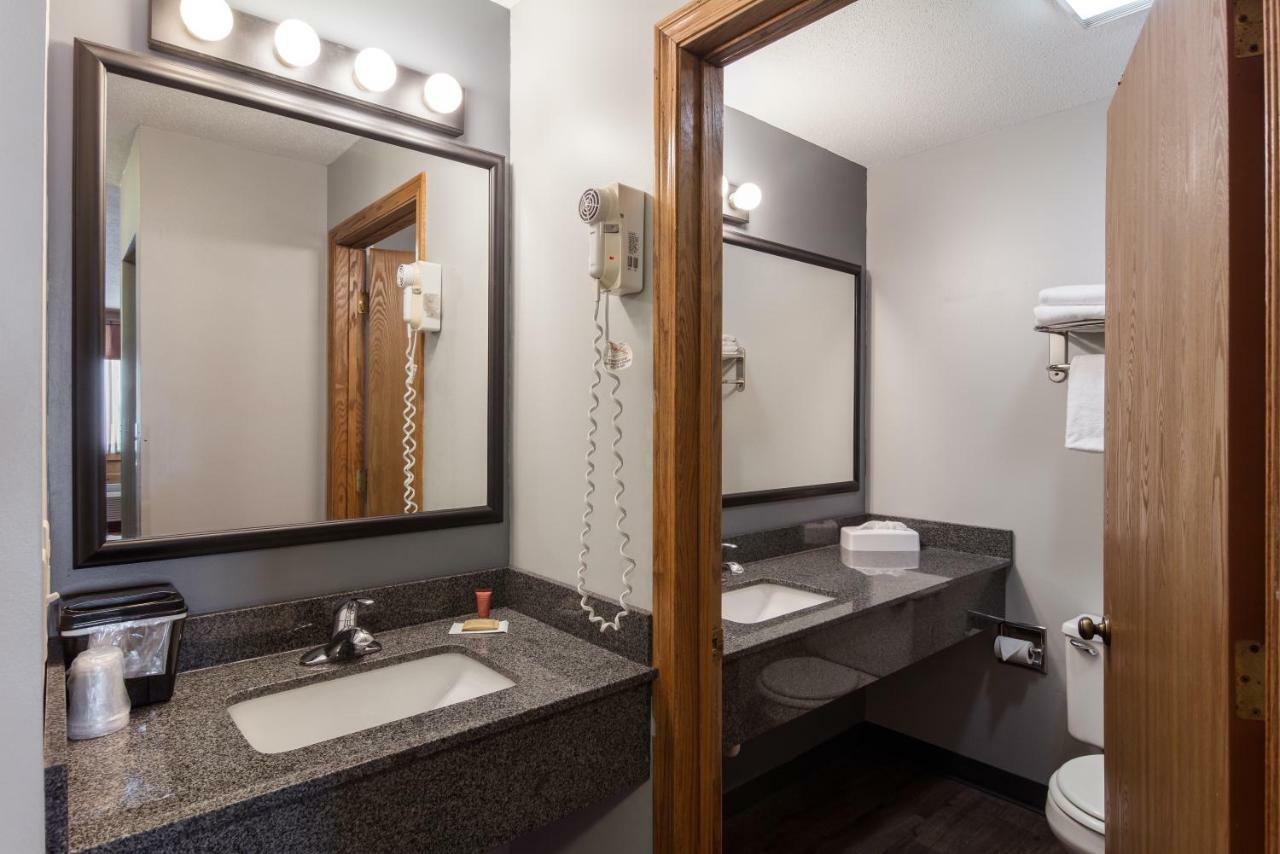 Boarders Inn & Suites By Cobblestone Hotels Superior Zewnętrze zdjęcie