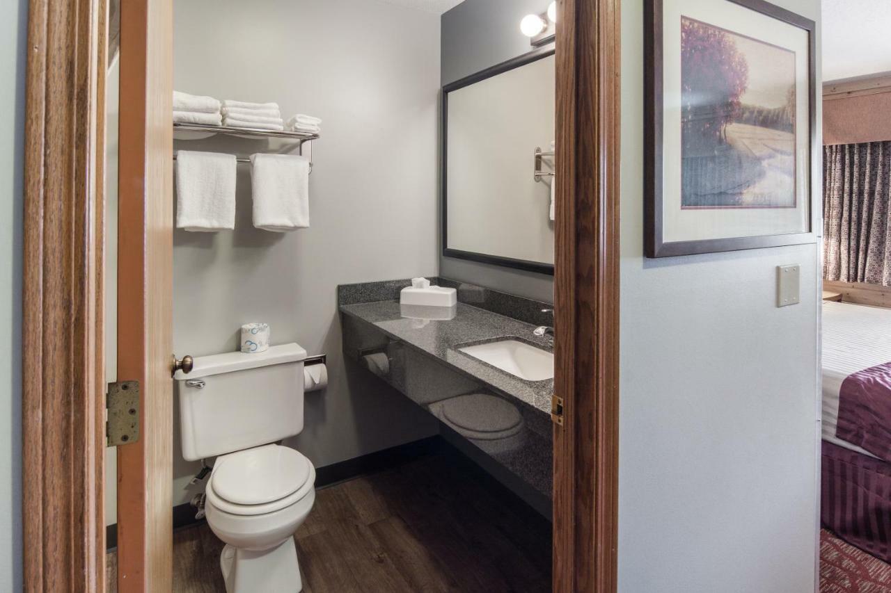 Boarders Inn & Suites By Cobblestone Hotels Superior Zewnętrze zdjęcie